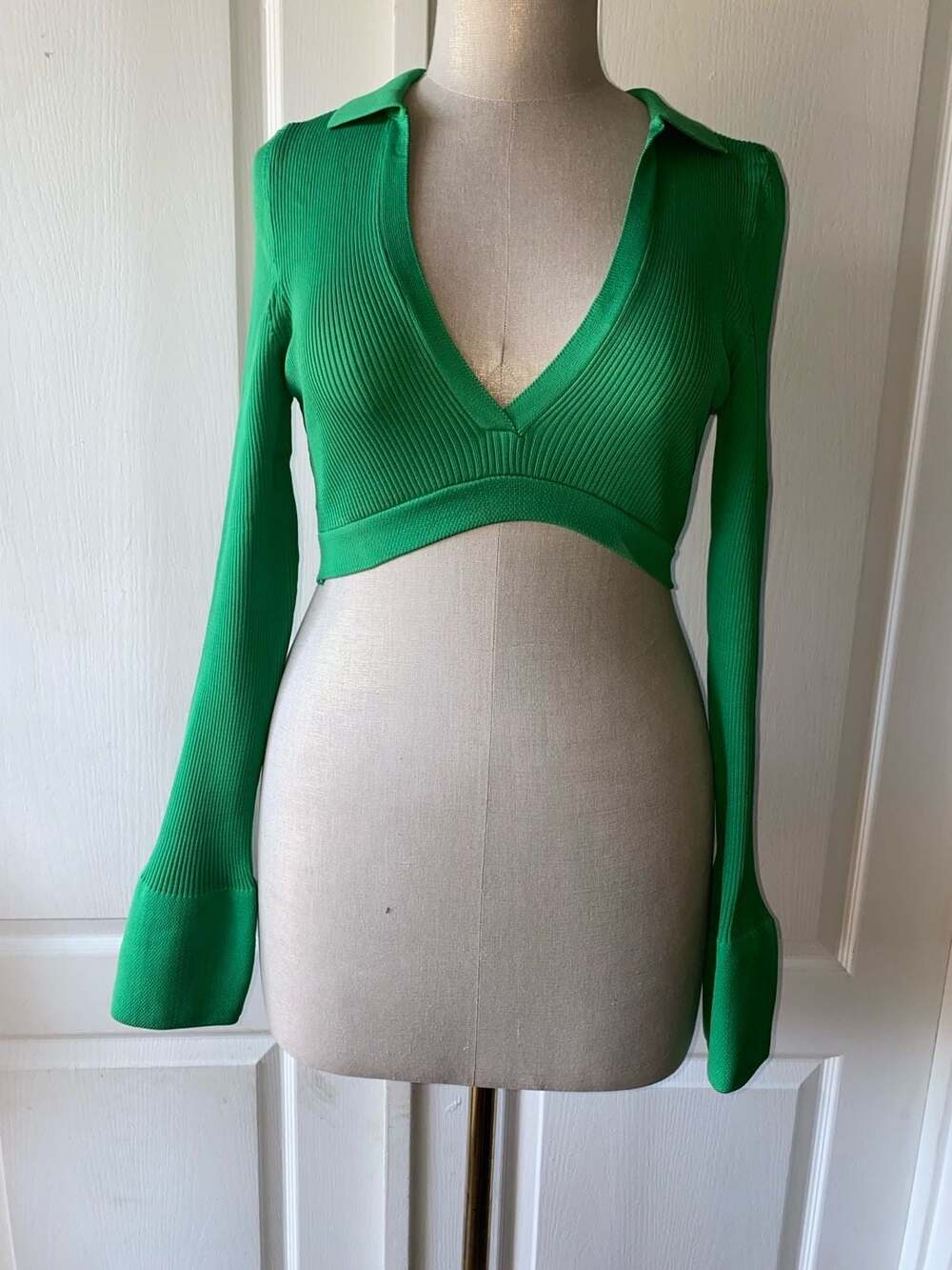 Nasty Gal Collection Green Ribbed V-Neck Collared Long Sleeve Crop Top